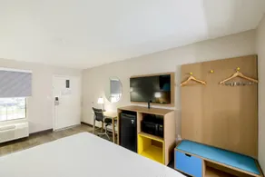 Days Inn & Suites by Wyndham Bossier City LA Shreveport - Room
