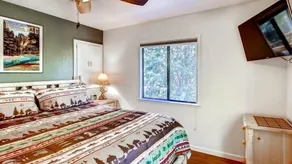 Dieses Blockhaus mit 4 Schlafzimmern und 3 Bädern bietet alles - Zimmer