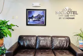 Microtel Inn Georgetown - Lexington North - Hall