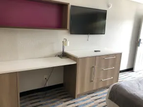All Seasons Inn & Suites - Room