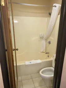 Baymont by Wyndham Logan - Salle de bain