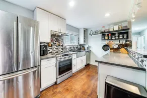 14 Mi to Dtwn Seattle: Sleek Home w/ Large Yard - Intérieur
