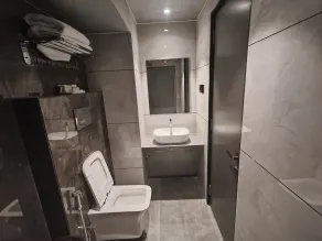 Hotel Nakshatra Residency - Bathroom