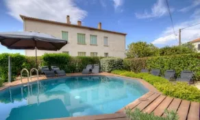 A l'ombre du clocher - Pool