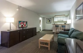 Red Roof Inn & Suites DeKalb - Zimmer