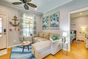 Pet-Friendly Lakefront Getaway w/ Hot Tub! - Interiør