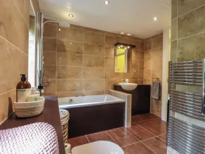256 London Road - Bathroom