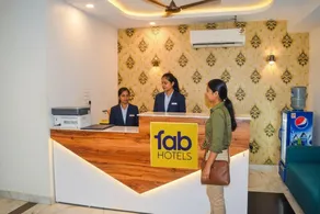 FabHotel The Golf Inn - Nr Botanical Garden Metro - Reception