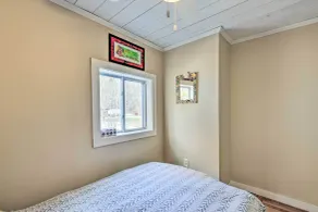 Lakefront Retreat w/ Large Yard & Boat Dock! - Interiør