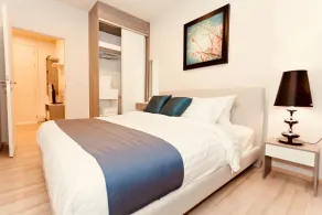 The Base Downtown Condo by Joy - Chambre