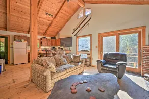 Remote Cabin w/ Fire Pit: 3 Miles to Stowe Mtn! - Innenbereich