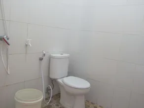 Hotel Family Syariah 1 Parangtritis RedPartner - Bathroom