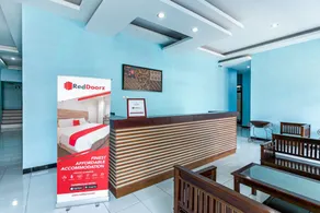 RedDoorz near Puro Mangkunegaran - Reception