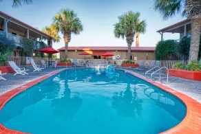 Family Garden Inn & Suites - Piscine