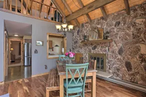 Black Hills Hideaway w/ Wraparound Deck & Hot Tub! - Innenbereich