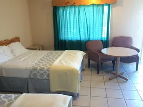 Dixie Plaza Hotel - Zimmer