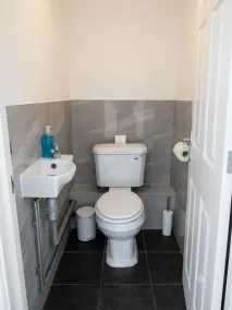 Brigstock Luxe Stay Modern 2-Bed Apartment - Badrum