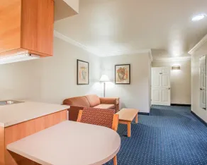 Comfort Inn & Suites Salinas City Center Area - Chambre
