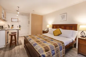 Park Plaza Apartments - Room