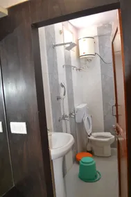 Hotel Satpura Safari - Bathroom