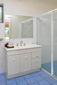 Yamba Twin Pines Motel - Bathroom