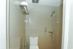 Deli Hotel - Bathroom