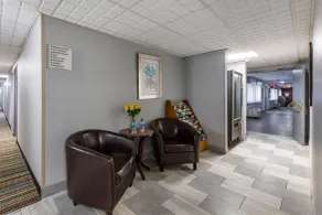 Quality Inn Austintown-Youngstown West - Lobby