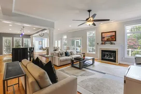 Waterfront Estate w/ Game Room & Dock! - Interiör
