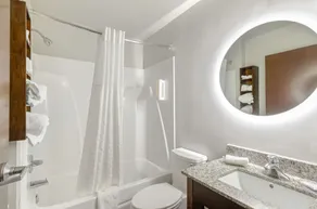 Clarion Pointe Staunton East - Salle de bain