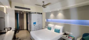 ZIBE Luxe Hyderabad by GRT Hotels - Værelse