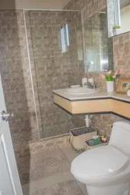 Rochester Modern Chic Apartment - Badezimmer