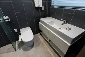 Eastern Hotel Jeju - Bathroom