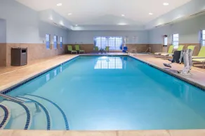 Wingate by Wyndham Roseville/Detroit - Piscine
