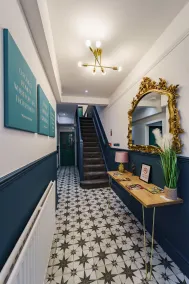 The Adelphi Aparthotel - Vestíbulo
