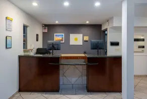 Days Inn by Wyndham Encinitas Moonlight Beach - Lobby