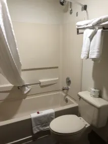 Super 8 by Wyndham Baker City - Salle de bain