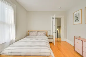 Bright & Pet-friendly Home: 2 Mi to Harvard Square - Værelse