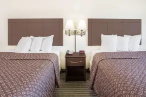 Super 8 by Wyndham Cedar Falls - Chambre