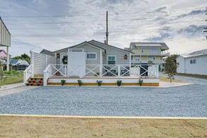 Vintage Surf City Cottage - 132 Steps to Beach! - Intérieur