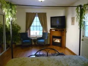7 Gables Inn & Suites - Room