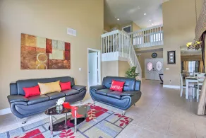 Lake-view Home w/ Game Room in Orlando! - Intérieur