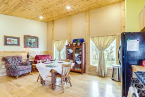 Peaceful Prairie Living! Rural Willow City Apt - Interior