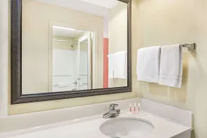 Days Inn by Wyndham Shallotte - Salle de bain