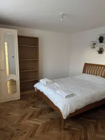 Spacious 4-bedroom Home in Ashford, Kent - Perfect for Families and Groups - Værelse