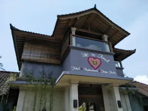 Life in Amed Beach Hotel - Reception