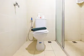 The Wave Apartment near Kota Kasablanka - Badeværelse