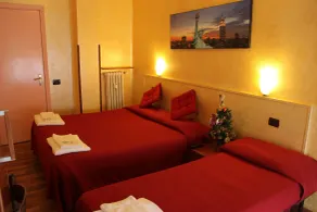 Hotel America - Room