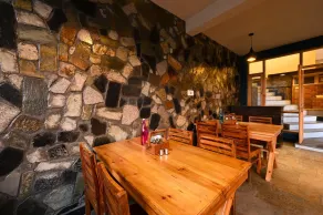 Zostel Dobhi, Manali - Restaurant
