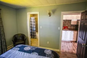 The Pines Motel and Cottages - Bathroom