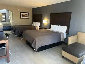 Deluxe Inn& Suites - Værelse